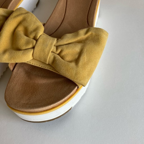 UGG Mustard Yellow Velvet Bow White Wedge Flip Flops Sandals size 8.5 - Picture 8 of 14